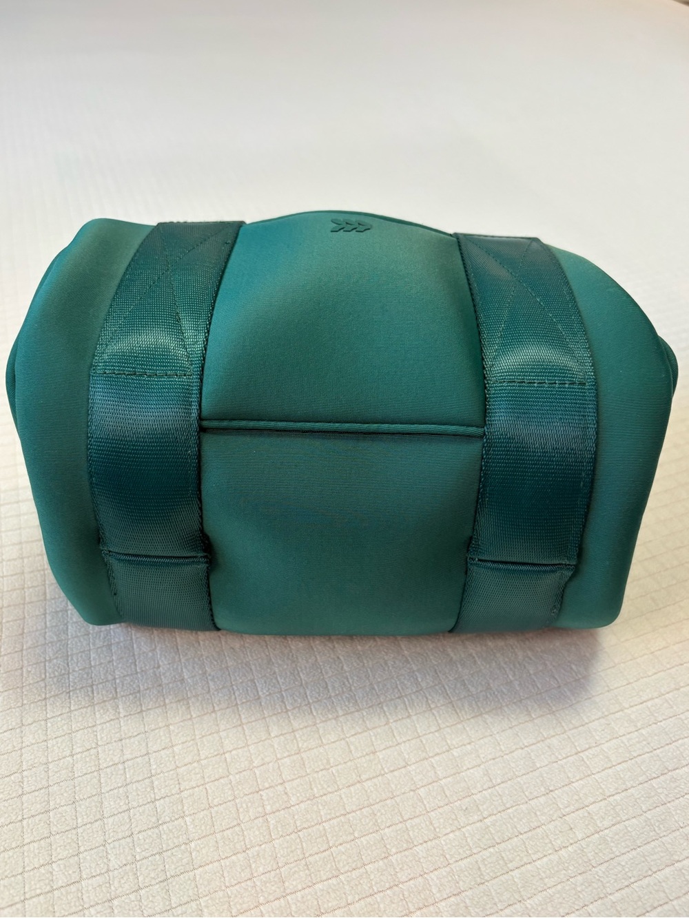 all in motion green crossbody barrel bag - Picture 2 of 13